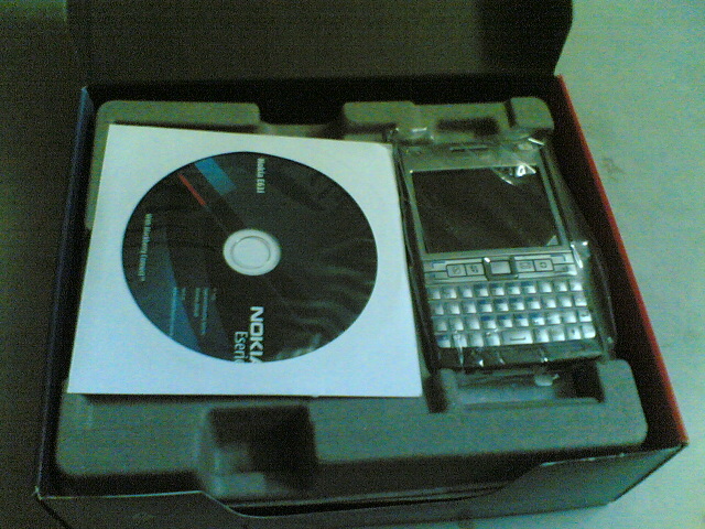 Nokia E61i Unboxing - Box Contents