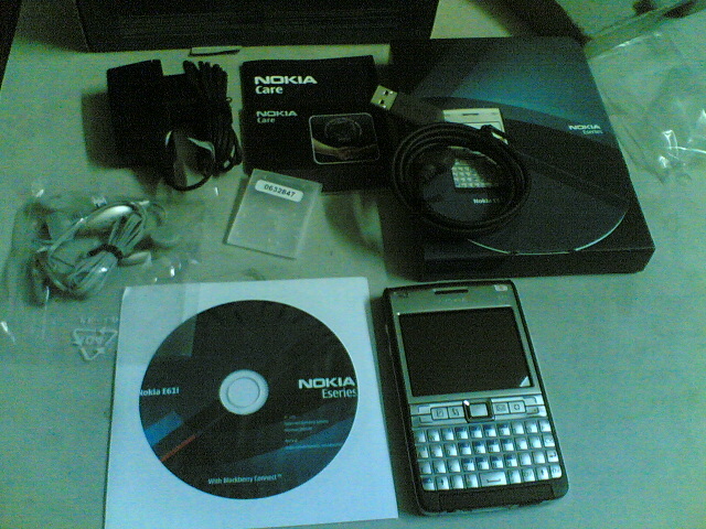 Nokia E61i Unboxing - Whats Included