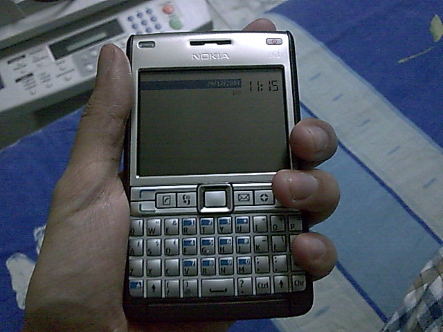 Nokia E61i - In Hand